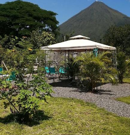 Chongos Place Hotel La Fortuna Bagian luar foto