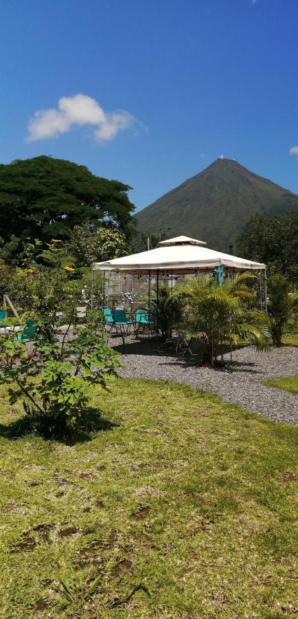 Chongos Place Hotel La Fortuna Bagian luar foto