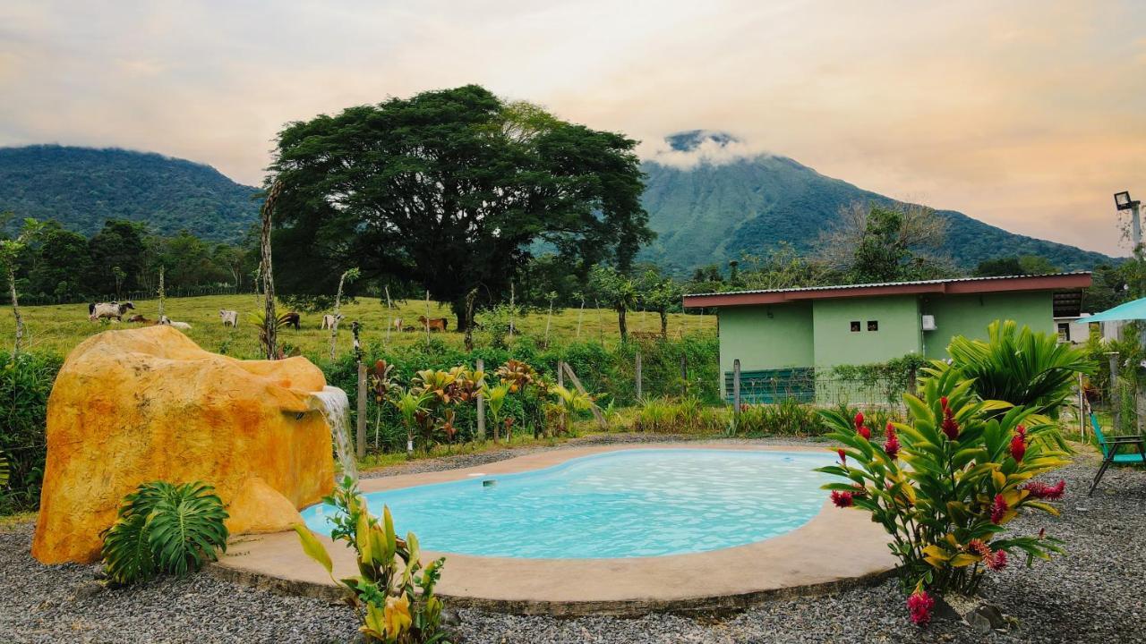 Chongos Place Hotel La Fortuna Bagian luar foto