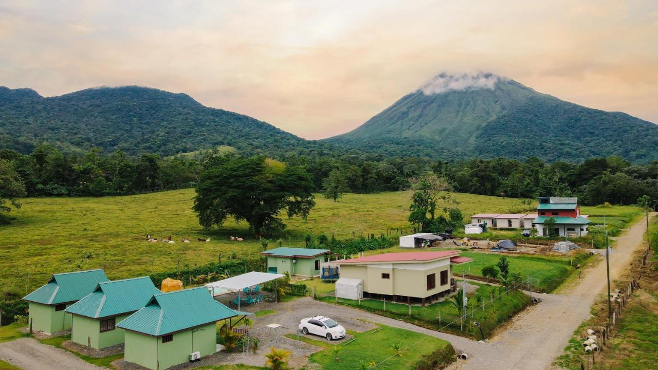 Chongos Place Hotel La Fortuna Bagian luar foto