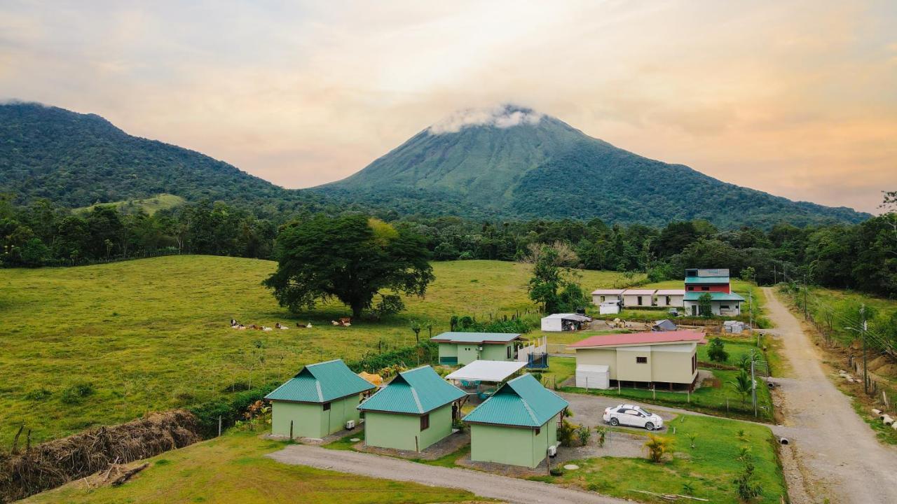 Chongos Place Hotel La Fortuna Bagian luar foto